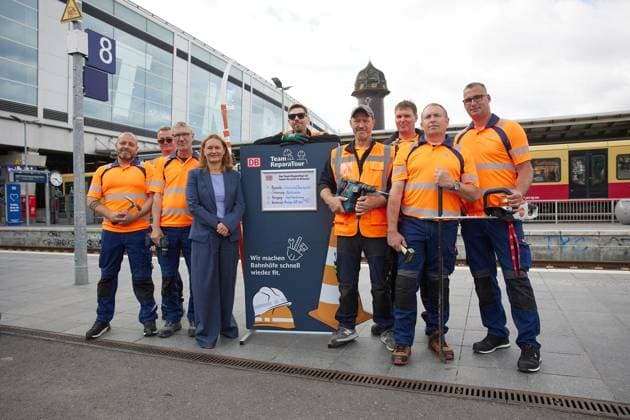 Berlin: Deutsche Bahn showcases mobile trades teams at Ostkreuz station