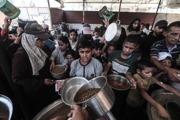 Middle East conflict, Gaza, food distribution in Deir al-Balah
