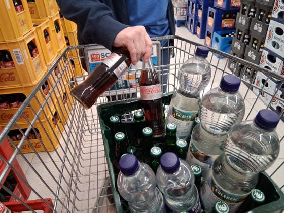 Coca-Cola raises its prices again, archive images