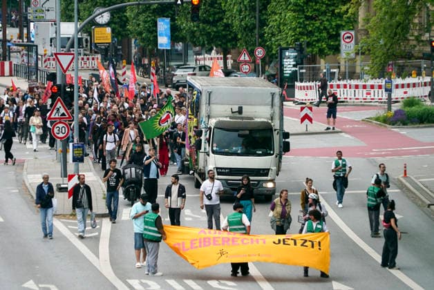 Hamburg: Demonstration against tougher asylum laws and against deportations