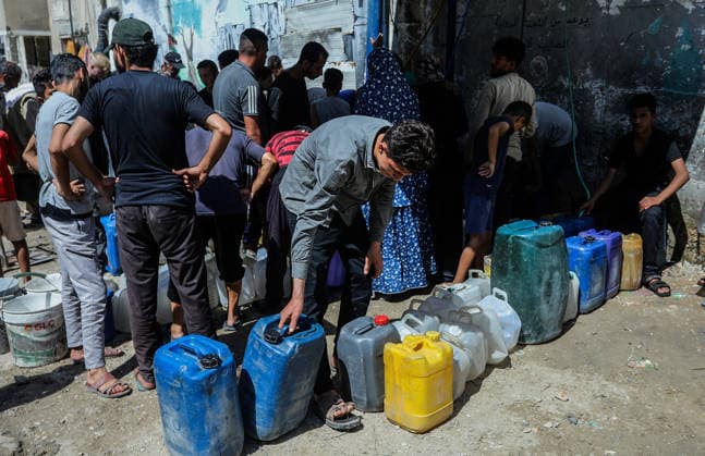 Middle East conflict, Gaza, People in Khan Yunis are waiting for clean water
