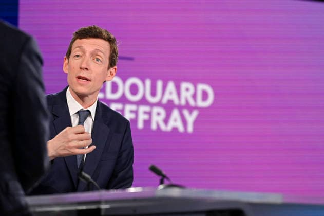 France, Sunday in Politics