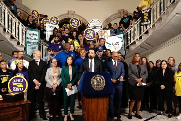 USA: Zohran Mamdani signs an executive order to protect workers from extreme heat in New York