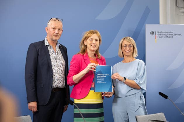 Berlin: Presentation of recommendations by the Expert Commission on the Protection of Children and Young People in the Digital World