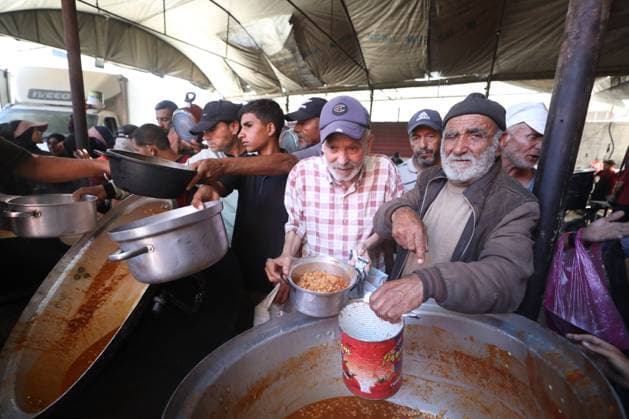 Middle East conflict, Gaza, food distribution in Nuseirat