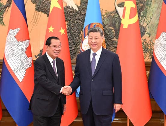 Beijing: Xi Jinping receives Hun Sen