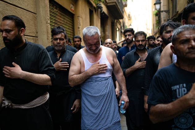 Spain: Shia community marks Ashura with a mourning procession in Barcelona