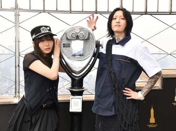 Celebrity and Yoasobi visit the Empire State Building in New York