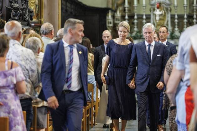 The Royals, King Philippe and Queen Mathilde, pay tribute to the victims of the train-minibus collision at a memorial service