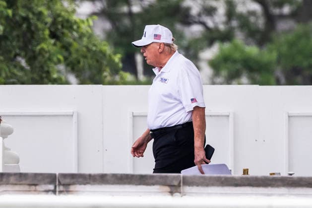 USA: Donald Trump leaves the White House to go golfing in Washington DC