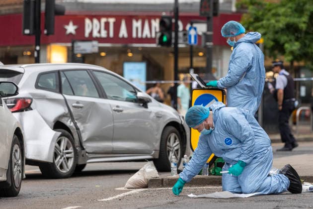 UK: Car ploughs into crowd in London