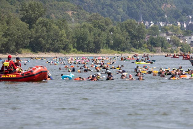 Rhineland-Palatinate, DLRG Rhine swim from Linz am Rhein to Bad Honnef-Unkel