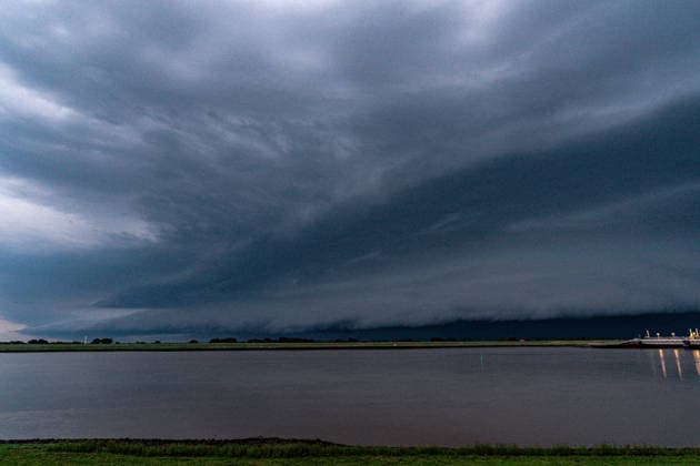 Lower Saxony, a thunderstorm front over Emden