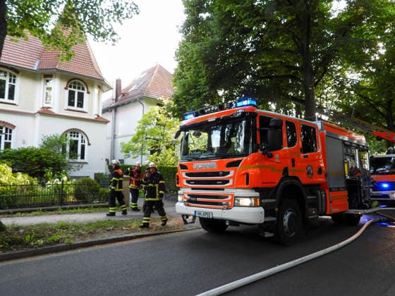 Hamburg: Fire brigade called out to a roof truss fire in Wandsbek-Marienthal