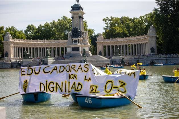 Spain: Nursery teachers demonstrate in Madrid