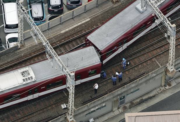 Japan: Train derails in Kyoto