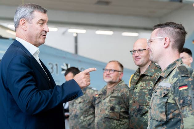 Bavaria: Markus Söder visits Kaufbeuren Air Base