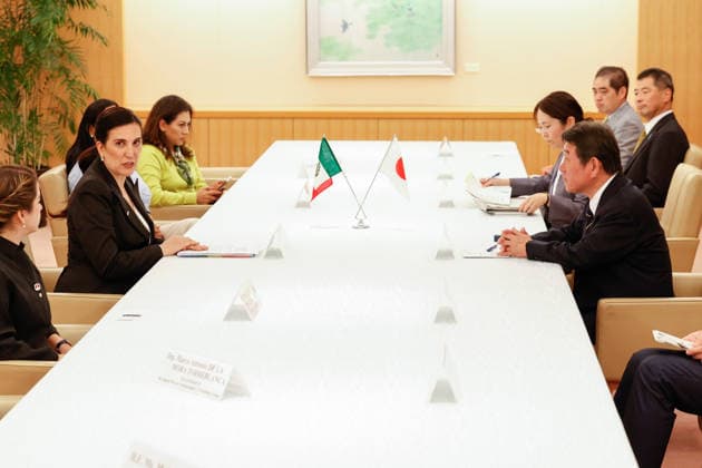 Japan: Kenia Lopez visits the Ministry of Foreign Affairs in Tokyo