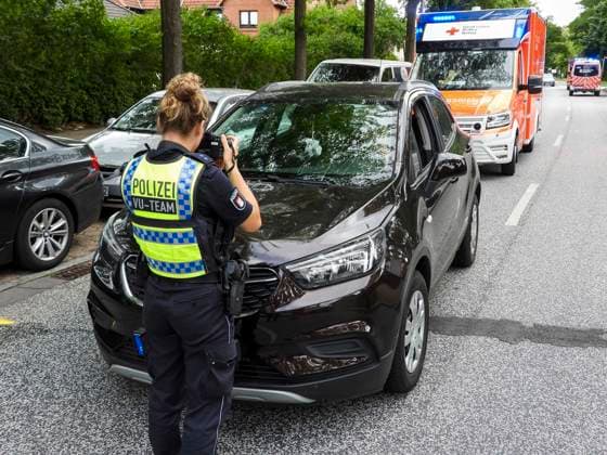Hamburg: Teenager hit by a car