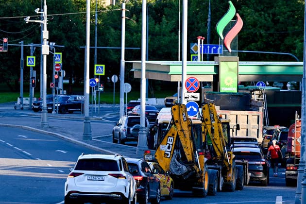 Russia, Moscow: long queues at petrol stations due to fuel rationing
