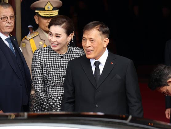 Royalty: Thailand’s royal couple visit Paris