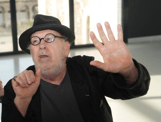 Joseph Kosuth at an exhibition opening in Milan