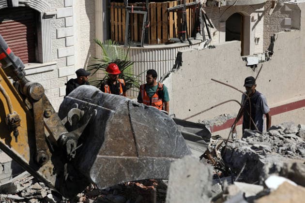 Middle East conflict, search for people buried under the rubble in Gaza City