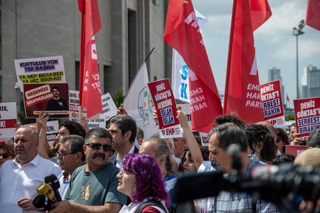 Turkey: Demonstration in Istanbul in support of stand-up comedian Deniz Goktas