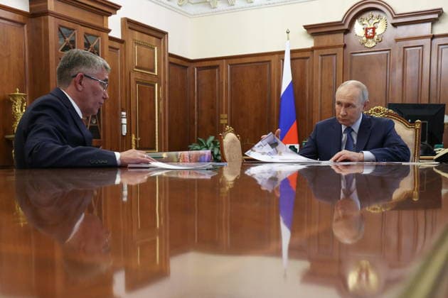 Russia: Vladimir Putin meets Dmitry Milyayev in Moscow