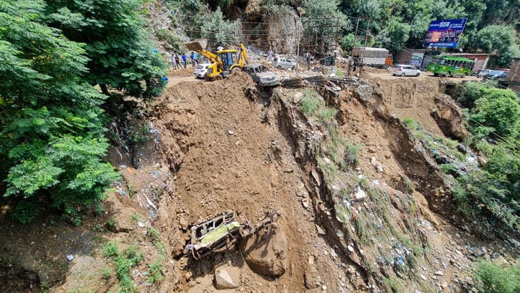 India, landslide on Highway 244 in Kashmir
