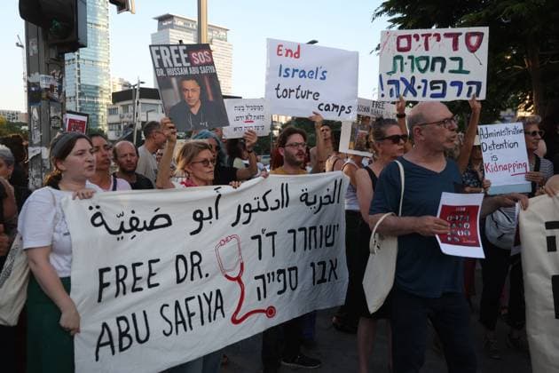 Israel: Demonstrators in Tel Aviv call for the release of the Palestinian doctor Hussam Abu Safiya
