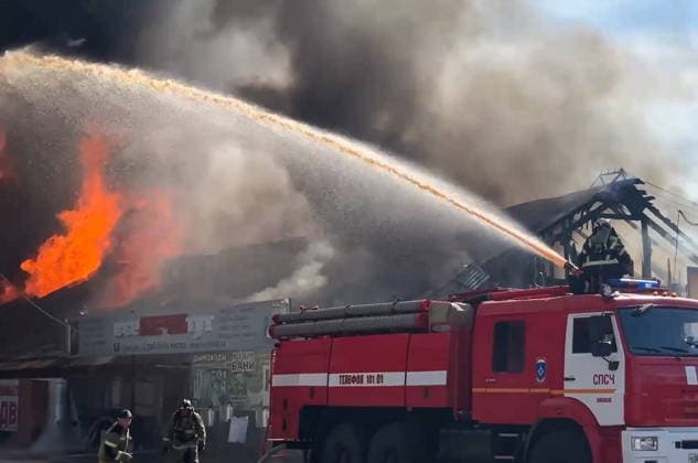 Russia: Fire service responds to major fire in Izhevsk