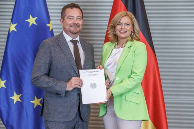 Berlin: Police Commissioner Uli Grötsch presents his annual report to Julia Klöckner, President of the Bundestag