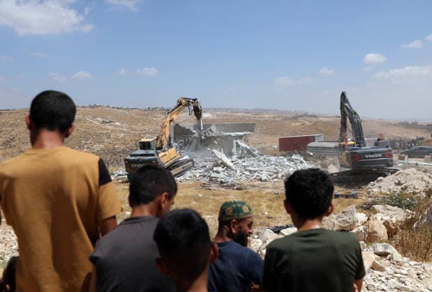 West Bank: Israel demolishes Palestinian homes in Yatta