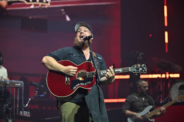 Music, Luke Combs concert in Paris