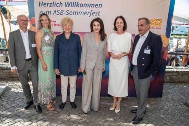 Celebrity: Iris Berben receives the Annemarie Renger Prize in Berlin