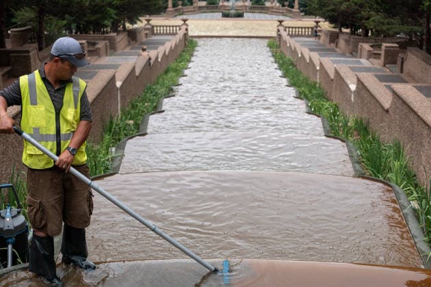 Washington DC, cleaning work on the fountain in Meridian Hill Park