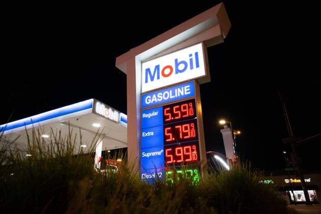 USA: high fuel prices at petrol stations in California