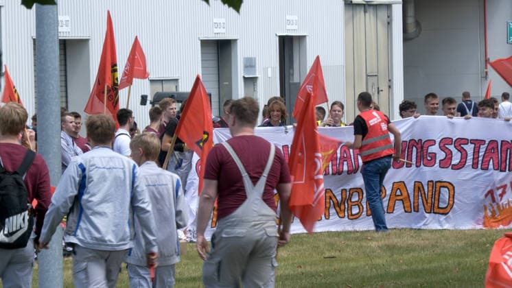 Saxony: VW employees protest in Zwickau