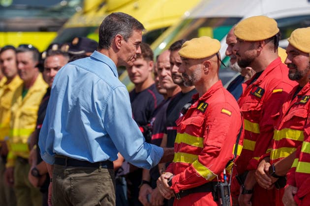 Spain: Pedro Sánchez visits the wildfire command centre in Almería