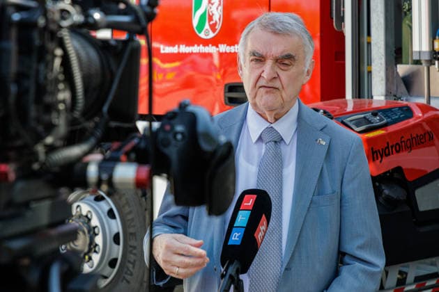 NRW: Herbert Reul unveils new equipment five years after the flood disaster in Düsseldorf