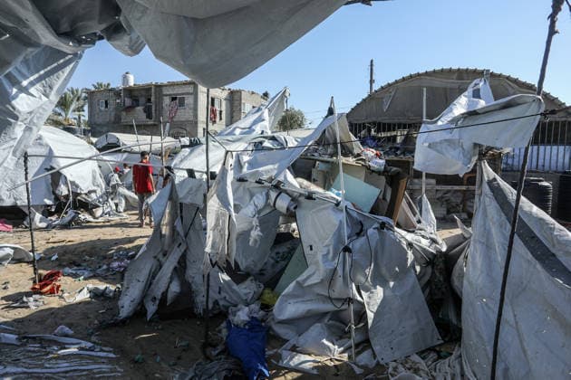 Middle East conflict, Gaza, Israeli air strikes on the Khan Younis refugee camp