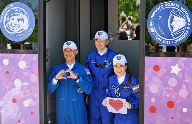 Kazakhstan, 75th ISS crew at Baikonur