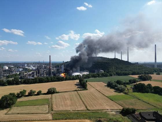 North Rhine-Westphalia: Major fire at the BP refinery site in Gelsenkirchen