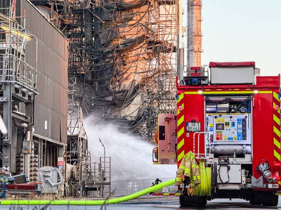 North Rhine-Westphalia: Fire at Ruhr Oel in Gelsenkirchen-Scholven