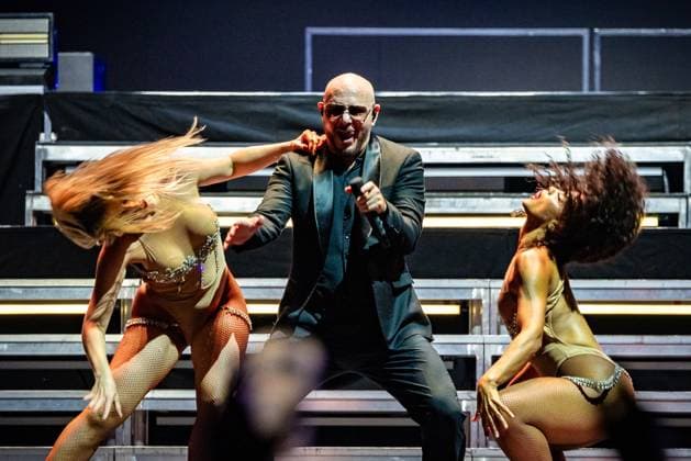 Entertainment: Pictures of the Day