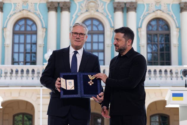 Ukraine: Volodymyr Zelenskyy welcomes Keir Starmer to Kyiv