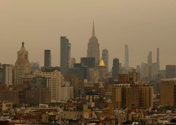 USA: Haze and smoke in New York caused by the forest fires in Canada