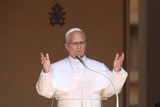 Castel Gandolfo: Pope Leo recites the Angelus