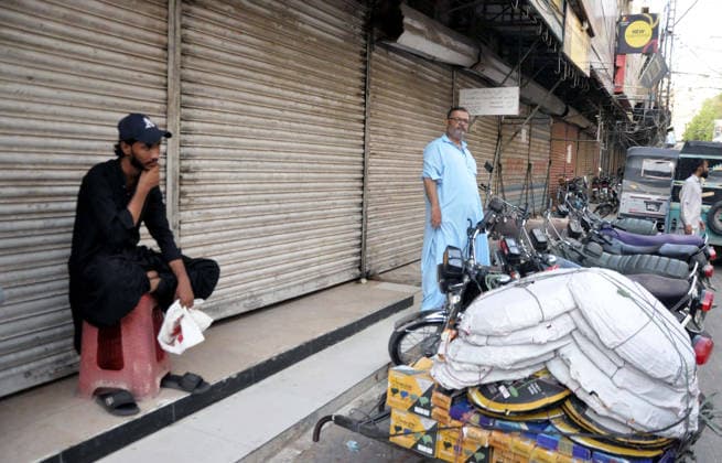 India: Police seal off illegally erected shops in Hyderabad